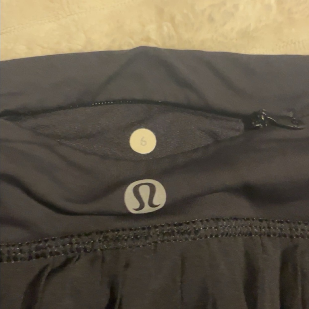 Size 6 lulu skirt in black